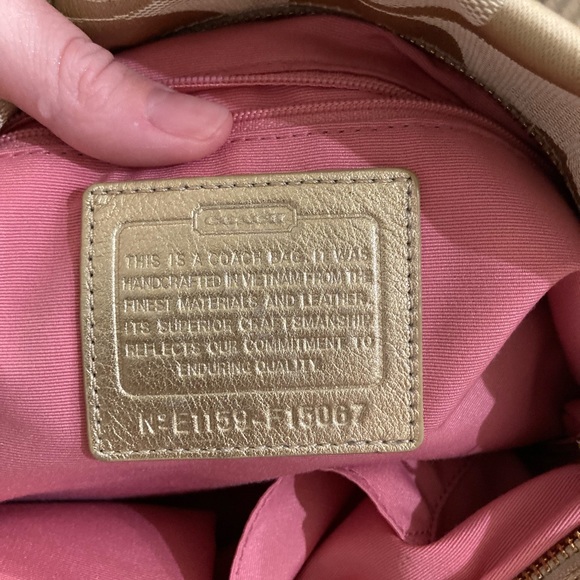 Signature Coach shoulder bag - Picture 4 of 6